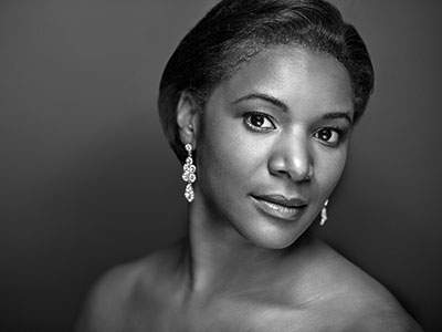 Elizabeth Llewellyn Headshot
